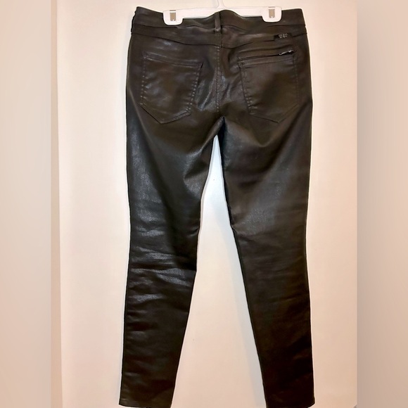 Guess leather look coated denim. Black. Size 30. - Picture 2 of 3
